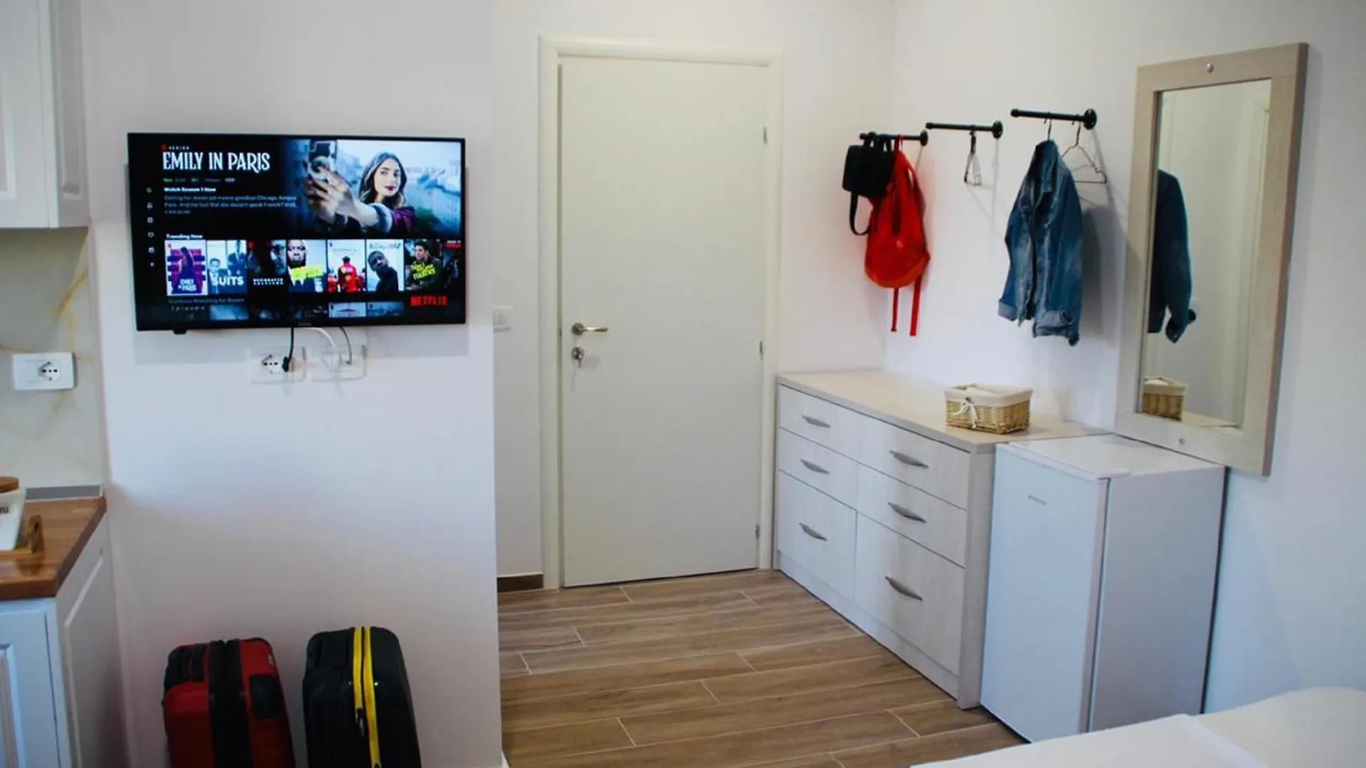 Sela Rent- Central Studios & Optional Car Hire Tiran